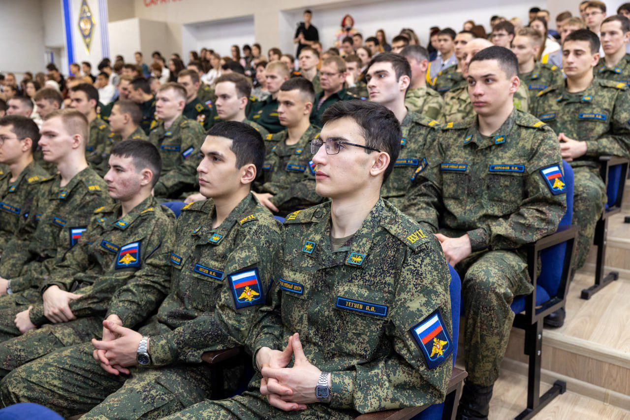 В Саратове прошёл патриотический форум «СВОи Герои»